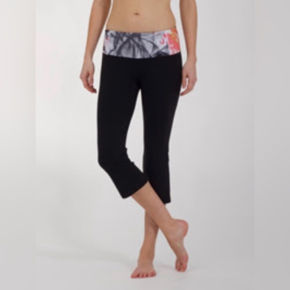 Lululemon Gather and Crow Crop - Picture 4 of 6